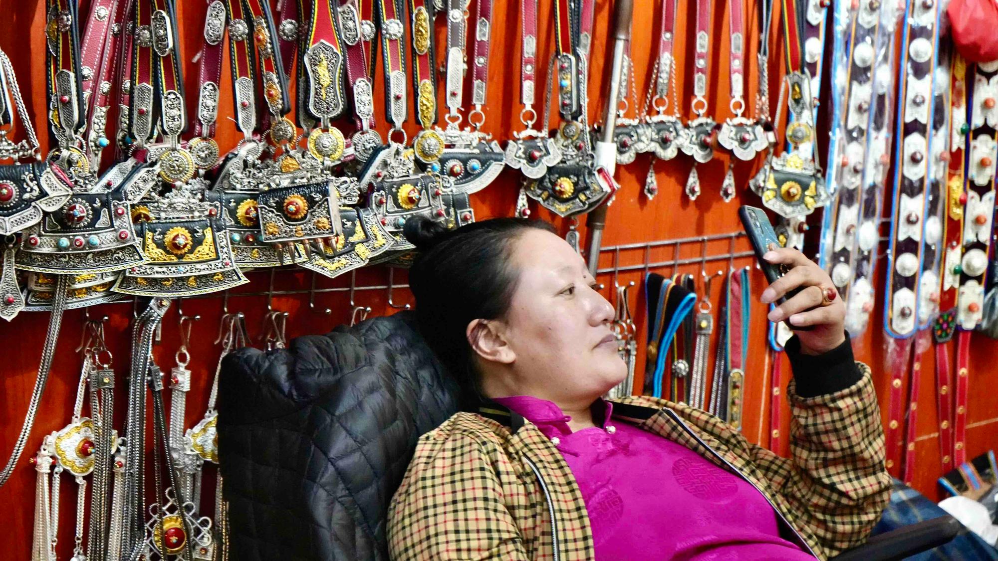 Lhasa Saleslady 